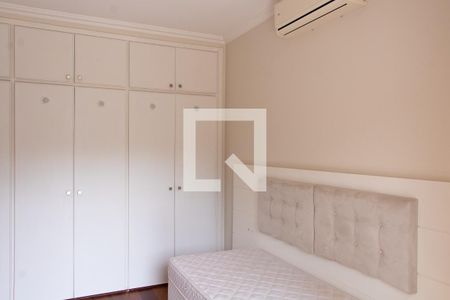 Casa de condomínio à venda com 384m², 4 quartos e 4 vagas Casa de condomínio à venda com 384m², 4 quartos e 4 vagasQUARTO 3