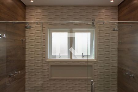 Casa de condomínio à venda com 384m², 4 quartos e 4 vagas Casa de condomínio à venda com 384m², 4 quartos e 4 vagasBANHEIRO DA SUITE 2