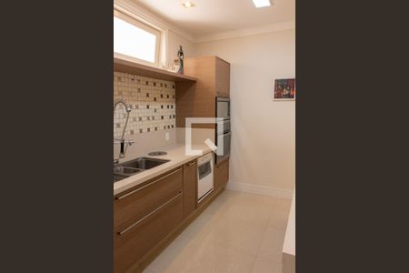 Casa de condomínio à venda com 384m², 4 quartos e 4 vagas Casa de condomínio à venda com 384m², 4 quartos e 4 vagasCOZINHA