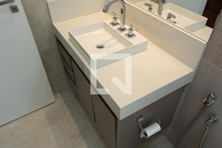 Casa de condomínio à venda com 384m², 4 quartos e 4 vagas Casa de condomínio à venda com 384m², 4 quartos e 4 vagasBANHEIRO DA SUITE 1