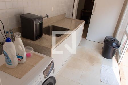 Casa de condomínio à venda com 384m², 4 quartos e 4 vagas Casa de condomínio à venda com 384m², 4 quartos e 4 vagasÁREA DE SERVIÇO