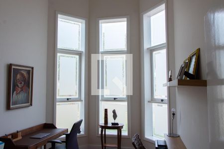 Casa de condomínio à venda com 384m², 4 quartos e 4 vagas Casa de condomínio à venda com 384m², 4 quartos e 4 vagasESCRITÓRIO