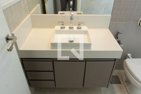 Casa de condomínio à venda com 384m², 4 quartos e 4 vagas Casa de condomínio à venda com 384m², 4 quartos e 4 vagasBANHEIRO DA SUITE 1