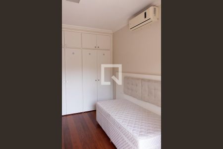 Casa de condomínio à venda com 384m², 4 quartos e 4 vagas Casa de condomínio à venda com 384m², 4 quartos e 4 vagasQUARTO 3