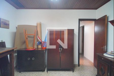 Casa à venda com 268m², 5 quartos e 3 vagas Casa à venda com 268m², 5 quartos e 3 vagasQuarto 4