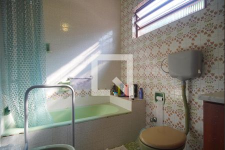 Casa à venda com 268m², 5 quartos e 3 vagas Casa à venda com 268m², 5 quartos e 3 vagasBanheiro da Suíte