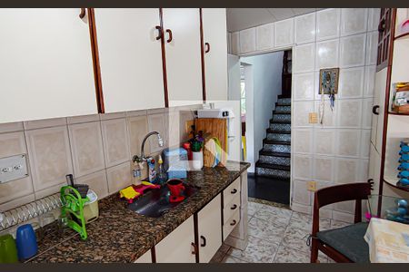 Casa de condomínio à venda com 256m², 4 quartos e 2 vagascozinha