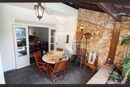 Casa de condomínio à venda com 256m², 4 quartos e 2 vagasvaranda