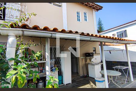 Casa de condomínio à venda com 256m², 4 quartos e 2 vagasparte de tras do imovel