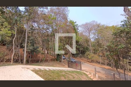 Casa de condomínio à venda com 334m², 4 quartos e 4 vagas Casa de condomínio à venda com 334m², 4 quartos e 4 vagasQuintal