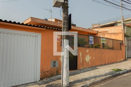Casa à venda com 197m², 2 quartos e 2 vagas Casa à venda com 197m², 2 quartos e 2 vagasFachada