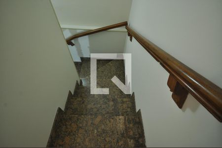 Casa à venda com 280m², 3 quartos e 2 vagasEscada