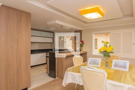 Casa à venda com 303m², 4 quartos e 2 vagasCozinha