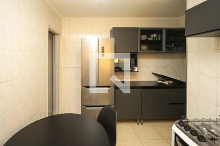 Casa à venda com 225m², 4 quartos e 2 vagas Casa à venda com 225m², 4 quartos e 2 vagasCozinha casa 04