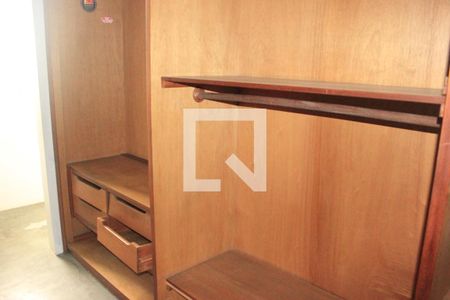 Casa à venda com 200m², 3 quartos e 3 vagasCloset da suíte