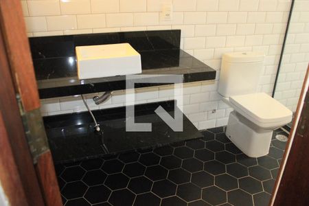 Casa à venda com 200m², 3 quartos e 3 vagasBanheiro da Suíte