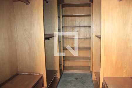 Casa à venda com 200m², 3 quartos e 3 vagasCloset da suíte