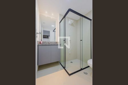 Banheiro de apartamento para alugar com 1 quarto, 28m² em Pinheiros, São Paulo