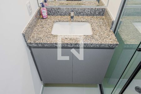 Banheiro de apartamento para alugar com 1 quarto, 28m² em Pinheiros, São Paulo