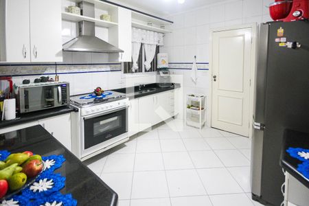 Casa à venda com 250m², 3 quartos e 4 vagas Casa à venda com 250m², 3 quartos e 4 vagasCozinha