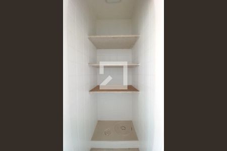 Apartamento à venda com 122m², 3 quartos e sem vaga Apartamento à venda com 122m², 3 quartos e sem vagaDespensa