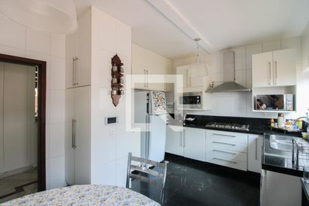 Casa à venda com 379m², 4 quartos e 4 vagas Casa à venda com 379m², 4 quartos e 4 vagasCozinha