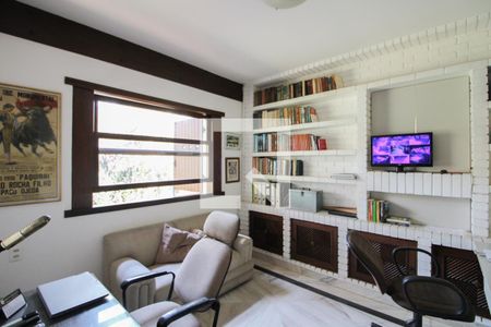 Casa à venda com 379m², 4 quartos e 4 vagas Casa à venda com 379m², 4 quartos e 4 vagasEscritório