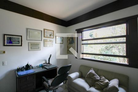 Casa à venda com 379m², 4 quartos e 4 vagas Casa à venda com 379m², 4 quartos e 4 vagasEscritório