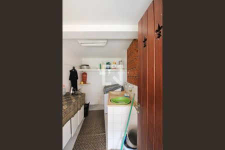 Casa à venda com 379m², 4 quartos e 4 vagas Casa à venda com 379m², 4 quartos e 4 vagasÁrea de Serviço