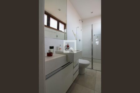 Casa à venda com 379m², 4 quartos e 4 vagas Casa à venda com 379m², 4 quartos e 4 vagasBanheiro da Suíte