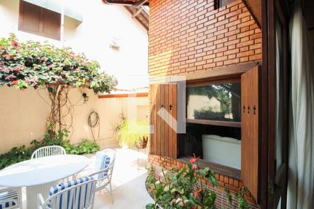 Casa à venda com 379m², 4 quartos e 4 vagas Casa à venda com 379m², 4 quartos e 4 vagasJardim de inverno