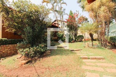 Casa à venda com 379m², 4 quartos e 4 vagas Casa à venda com 379m², 4 quartos e 4 vagasJardim de entrada