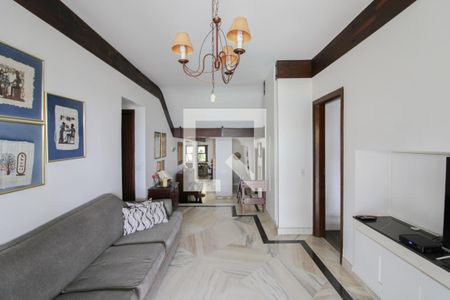 Casa à venda com 379m², 4 quartos e 4 vagas Casa à venda com 379m², 4 quartos e 4 vagasSala de TV