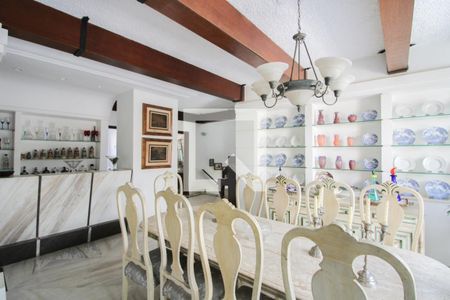 Casa à venda com 379m², 4 quartos e 4 vagas Casa à venda com 379m², 4 quartos e 4 vagasSala de Jantar