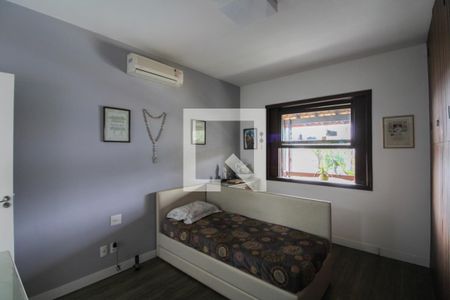 Casa à venda com 379m², 4 quartos e 4 vagas Casa à venda com 379m², 4 quartos e 4 vagasSuíte