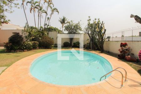 Casa à venda com 379m², 4 quartos e 4 vagas Casa à venda com 379m², 4 quartos e 4 vagasPiscina