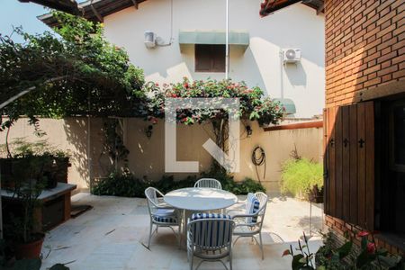 Casa à venda com 379m², 4 quartos e 4 vagas Casa à venda com 379m², 4 quartos e 4 vagasJardim de inverno