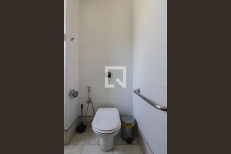 Casa à venda com 379m², 4 quartos e 4 vagas Casa à venda com 379m², 4 quartos e 4 vagasBanheiro Social 1