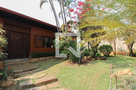 Casa à venda com 379m², 4 quartos e 4 vagas Casa à venda com 379m², 4 quartos e 4 vagasJardim de entrada