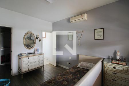 Casa à venda com 379m², 4 quartos e 4 vagas Casa à venda com 379m², 4 quartos e 4 vagasSuíte