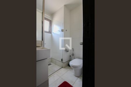 Casa à venda com 379m², 4 quartos e 4 vagas Casa à venda com 379m², 4 quartos e 4 vagasBanheiro Social 1