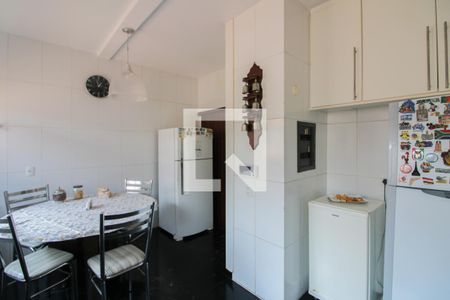 Casa à venda com 379m², 4 quartos e 4 vagas Casa à venda com 379m², 4 quartos e 4 vagasCozinha