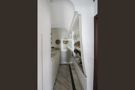 Casa à venda com 379m², 4 quartos e 4 vagas Casa à venda com 379m², 4 quartos e 4 vagasAdega