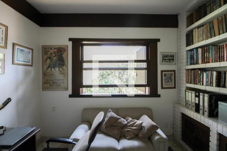 Casa à venda com 379m², 4 quartos e 4 vagas Casa à venda com 379m², 4 quartos e 4 vagasEscritório