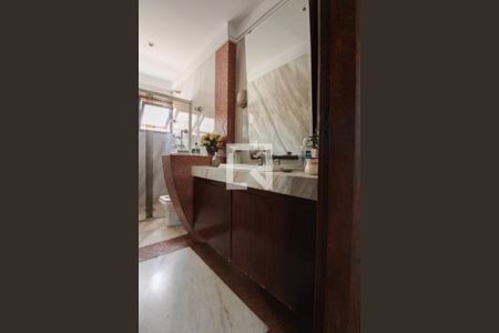 Casa à venda com 379m², 4 quartos e 4 vagas Casa à venda com 379m², 4 quartos e 4 vagasBanheiro Social 2