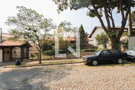 Casa à venda com 379m², 4 quartos e 4 vagas Casa à venda com 379m², 4 quartos e 4 vagasFachada