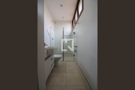 Casa à venda com 379m², 4 quartos e 4 vagas Casa à venda com 379m², 4 quartos e 4 vagasBanheiro da Suíte