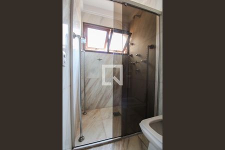 Casa à venda com 379m², 4 quartos e 4 vagas Casa à venda com 379m², 4 quartos e 4 vagasBanheiro Social 2