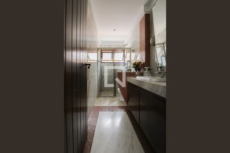 Casa à venda com 379m², 4 quartos e 4 vagas Casa à venda com 379m², 4 quartos e 4 vagasBanheiro Social 2