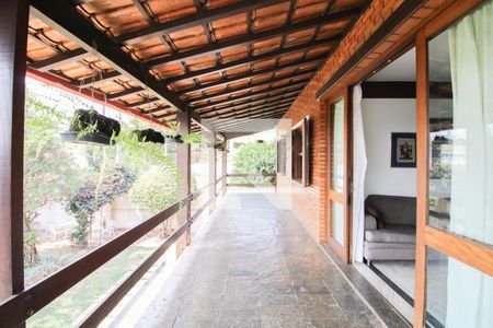 Casa à venda com 379m², 4 quartos e 4 vagas Casa à venda com 379m², 4 quartos e 4 vagasVaranda da Sala de TV